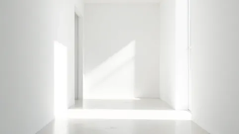 białe ściany w przedpokoju